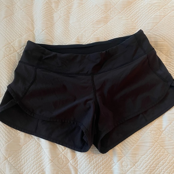 LULULEMON ~ speed up low-rise 2.5 black athletic shorts - Picture 2 of 2